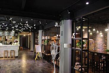 Otel Shanghai Fish Inn East Nanjing Road