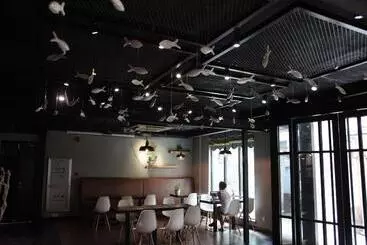 هتل Shanghai Fish Inn East Nanjing Road