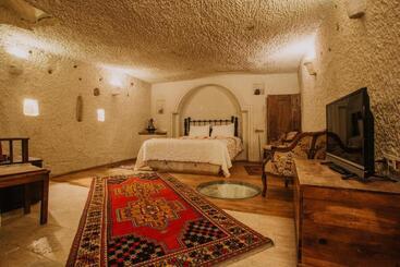 فندق Village Cave House