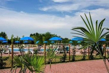 בית מלון כפרי Camping Village Miramare