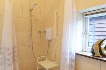 بنسيون Stable Oak Cottages