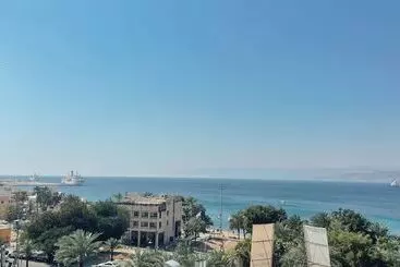 هتل Holiday Season