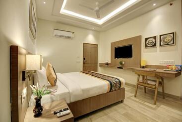 Hotel Royal Marina Near Igi Airport Delhi
