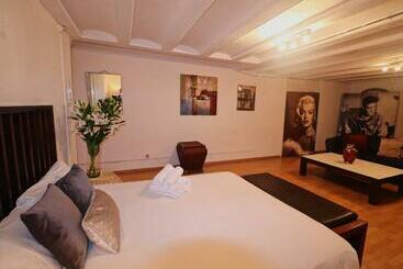 Общежитие Efate Rooms