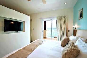 酒店 Bartolome Oceanfront Suites
