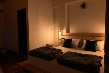 Roamate Hostel, Old Manali