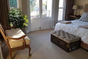 بنسيون Franschhoek Village House