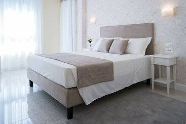 مبيت وإفطار Guest House Train Station Venice   Atika & Atif