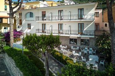 דירות לתיירים Sea Breeze Residence