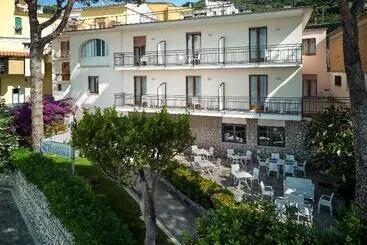 آپارتمانهای توریستها Sea Breeze Residence