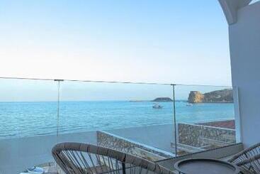 בית מלון כפרי Delfini Beach