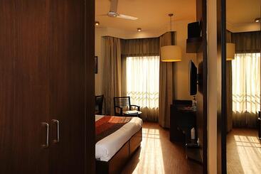 בית מלון כפרי Ahuja Residency Cyber City Ii