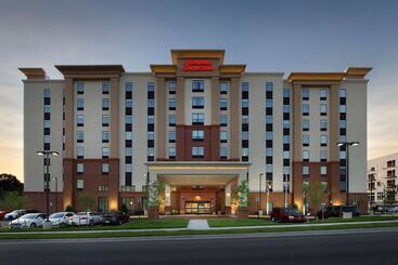בית מלון כפרי Hampton Inn & Suites Falls Church