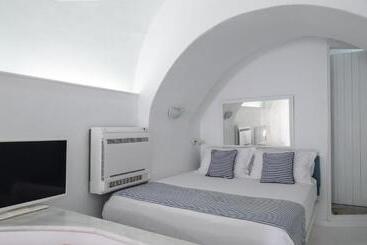 Отель Zenith Blue Traditional Houses