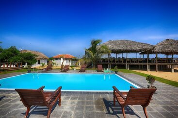 Resort Paper Moon Kudils