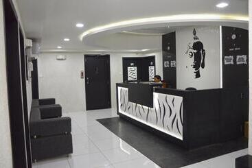 בית מלון כפרי Paramount Inn