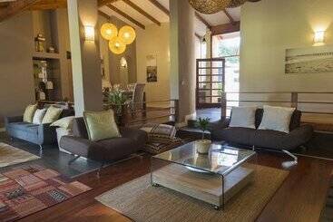 هتل Sandalwood Lodge