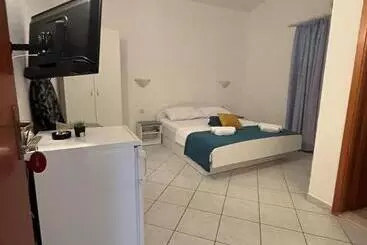 پانسیون Villa Bianca With Private Beach And Parking