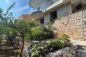 پانسیون Villa Bianca With Private Beach And Parking