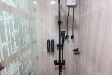 هتل آپارتمان L And D Homestay