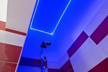 تختخواب و صبحانه Mary Lucy