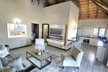 펜션 Scenicviews@103