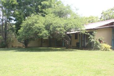 Bed and Breakfast Runaway Beach Villa