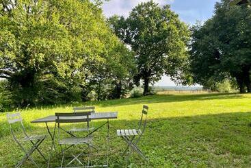 ベッドアンドブレックファースト Domaine Bourgade