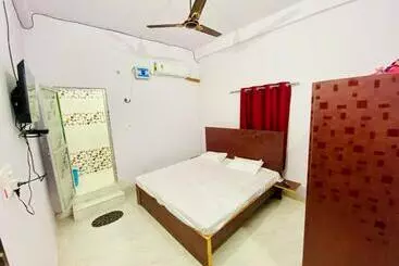 ベッドアンドブレックファースト Rita Shree Homestay At Ayodhya Highway