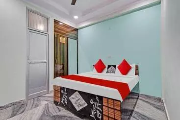 Hotelli Oyo Flagship 81340  Diamond Inns