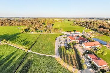 Отель Hofgut Tiergarten