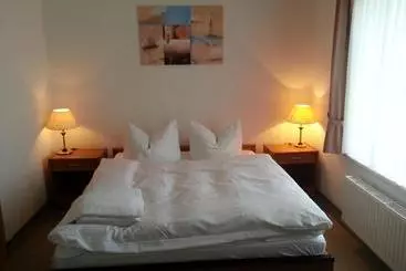 Hotelli Pension Zur Inselbrücke