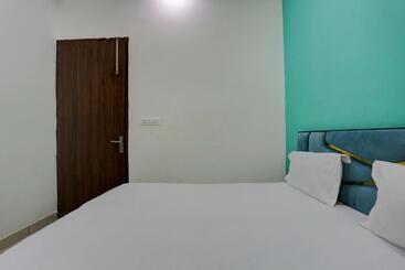 فندق Oyo 81234 Rock Star