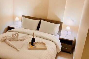 هاستل Mistral Inn