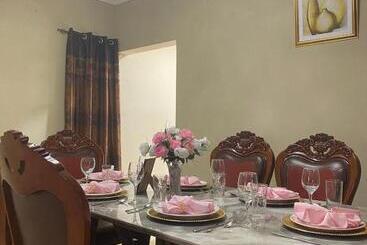 پانسیون Lachemar Guest House