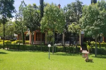 هتل Mataman Gardens