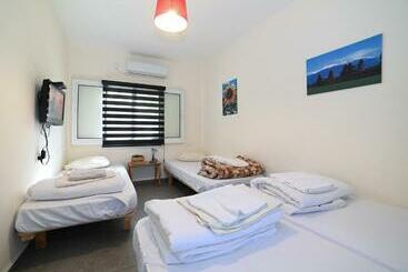 Retkeilymaja אכסניית כפר בלום