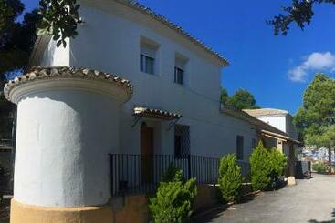 Albergue De Millares