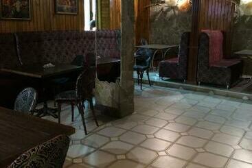 Albergue кафе бар «у дідуся»