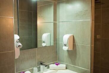 Hotel Holidays & Work