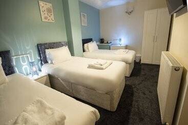 Hotel Irvine Riverside Guesthouse By Paymán Club