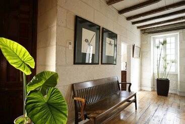 هتل La Porte Rouge  The Red Door Inn