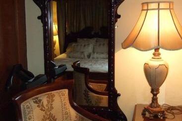 Отель Moss Lodge