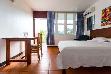 هتل Portsmouth Beach