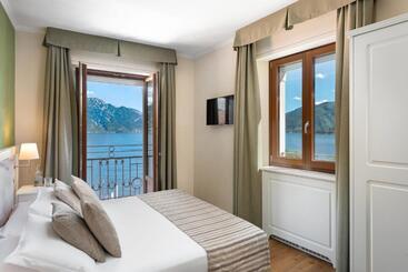 בית מלון כפרי Garni Corona