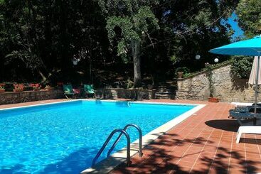 בית מלון כפרי Villa La Nussa