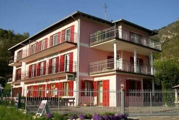 בית מלון כפרי Rosalpina