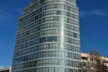 Parkside Hotel & Apartments