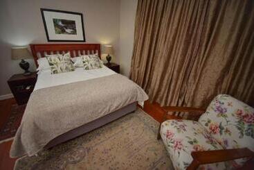 민박 Harewood Lodge