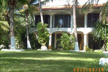 هتل Arrecife Huatulco Plus